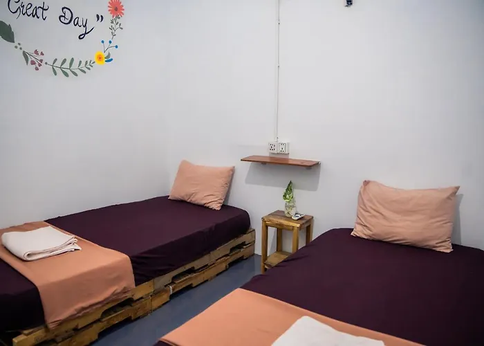 Sacred Lotus - Vegan Cafe X Hostel